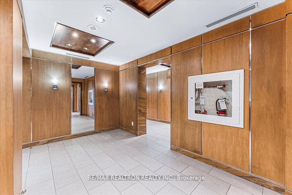 2119 Lake Shore Boulevard Unit 301 photo 11