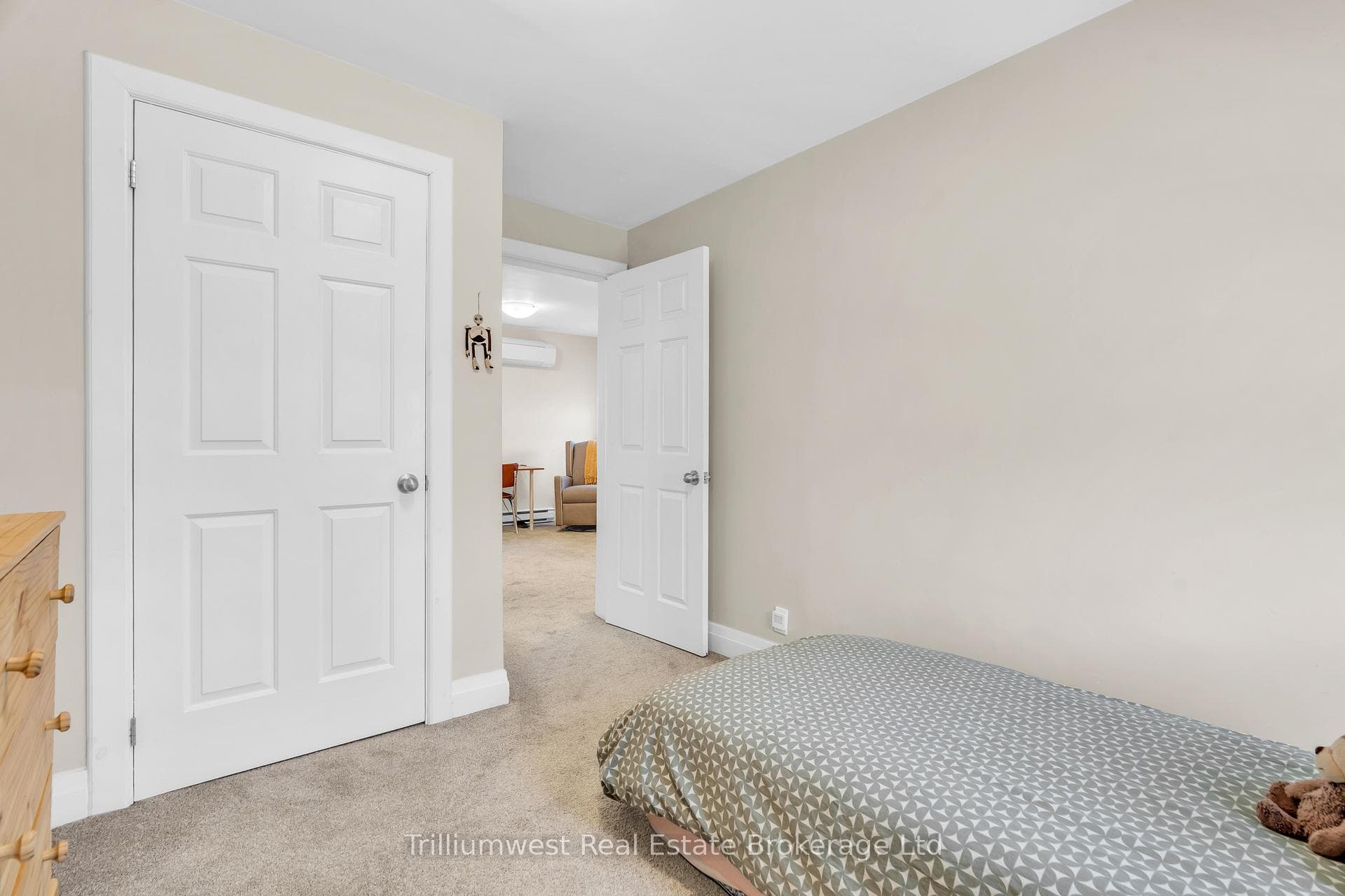 4 Dufferin Street photo 27