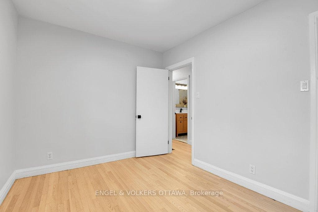 863 Duberry Street photo 18