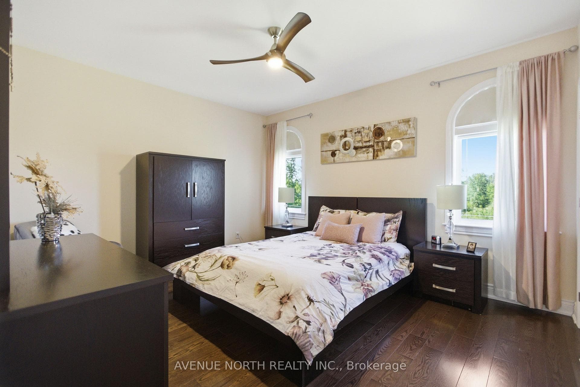 699 Ballycastle Crescent photo 34