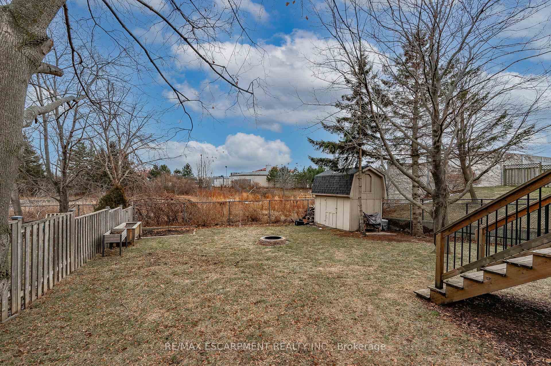47 Sumner Crescent photo 39