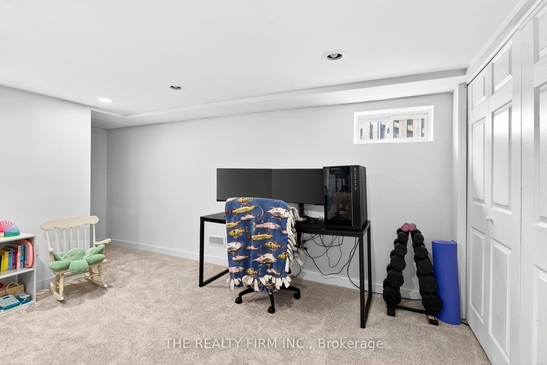452 Merlin Street photo 18