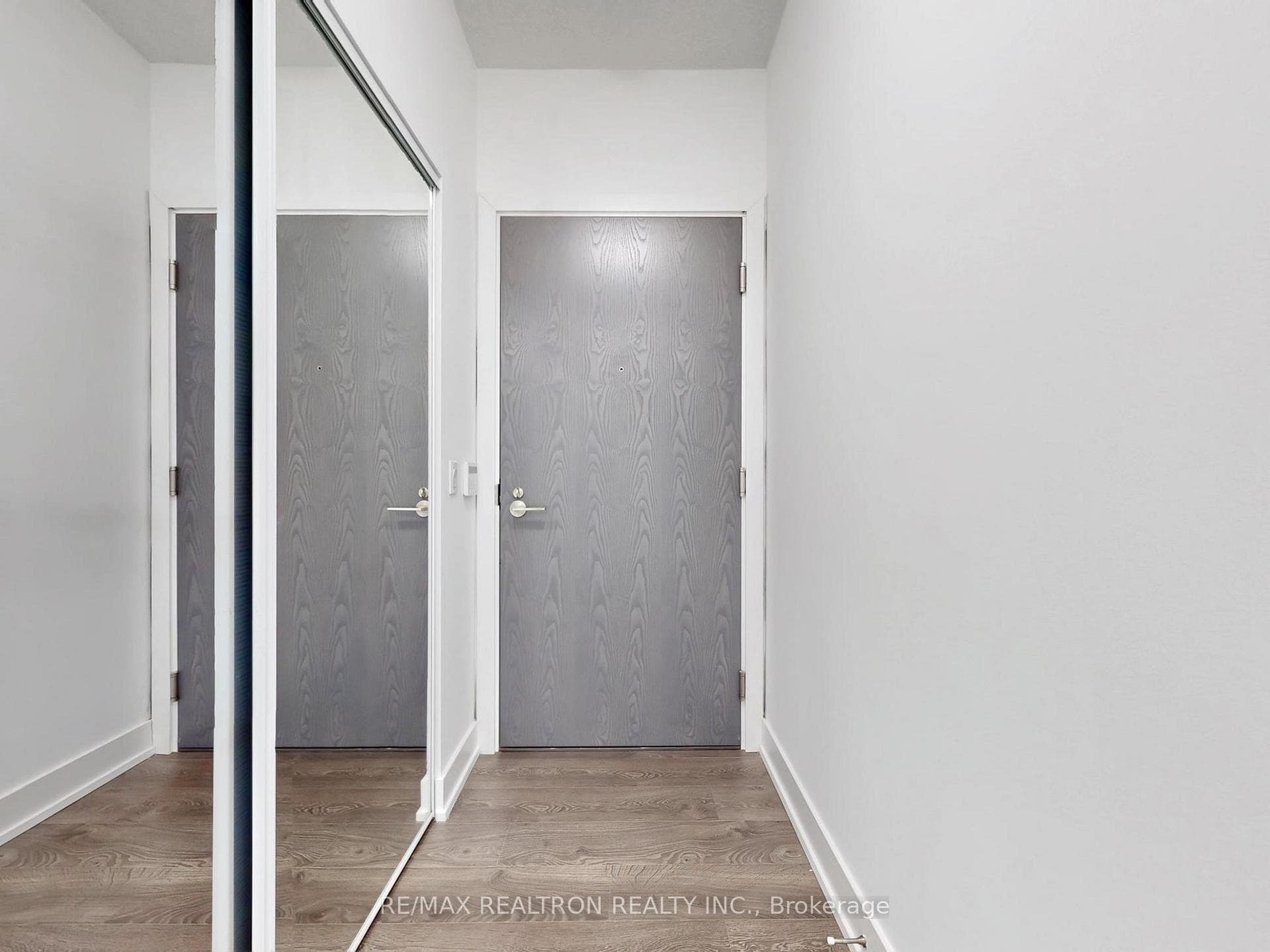7 Mabelle Avenue Unit 3402 photo 34