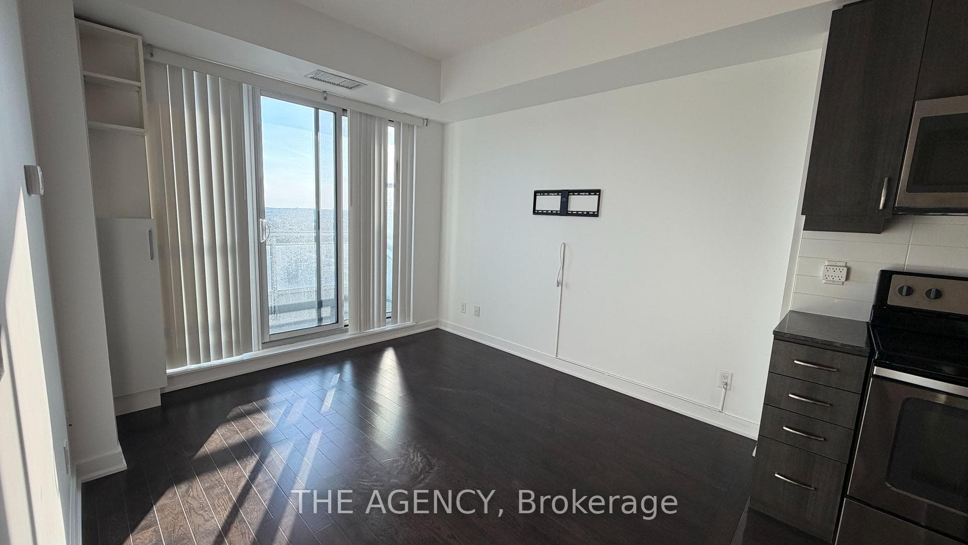9201 Yonge Street Unit 1113 photo 4