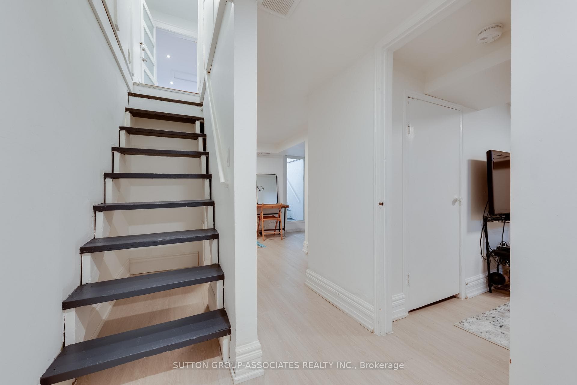 285 Harvie Avenue photo 19