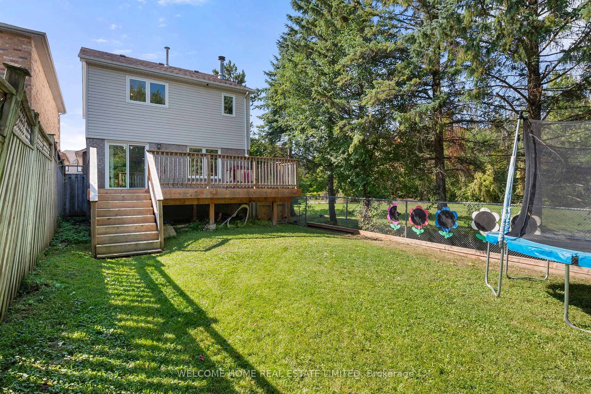 2250 Chalmers Crescent photo 3