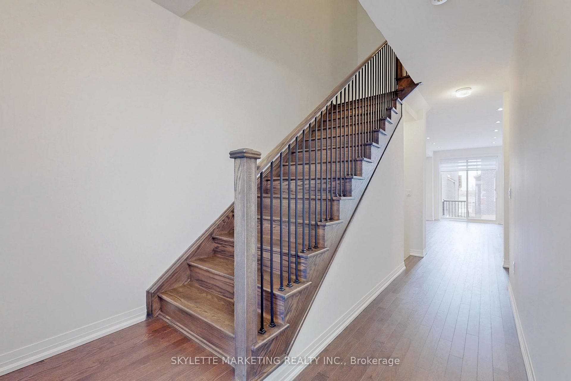 85 Schmeltzer Crescent photo 3