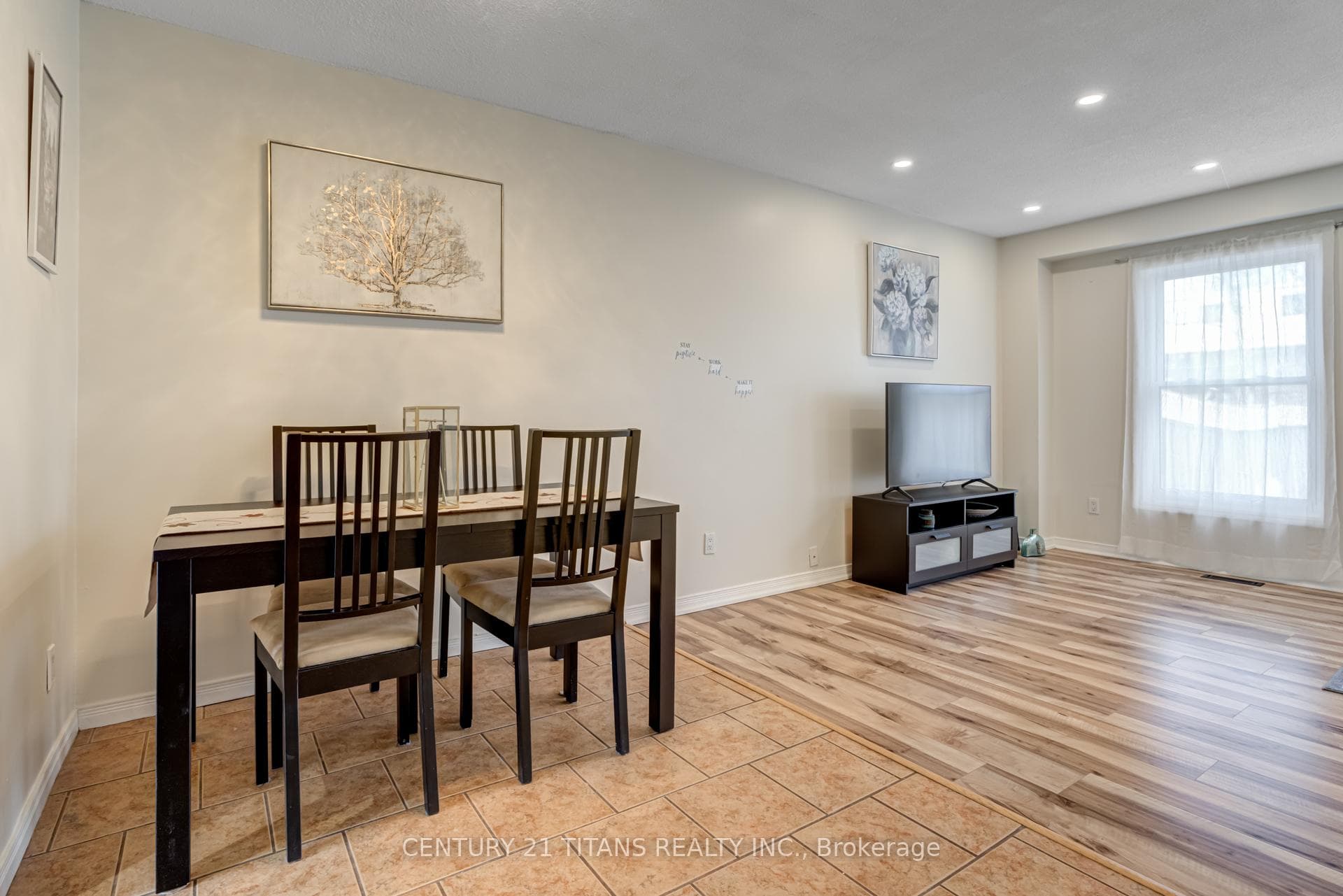 1086 Venus Crescent photo 8