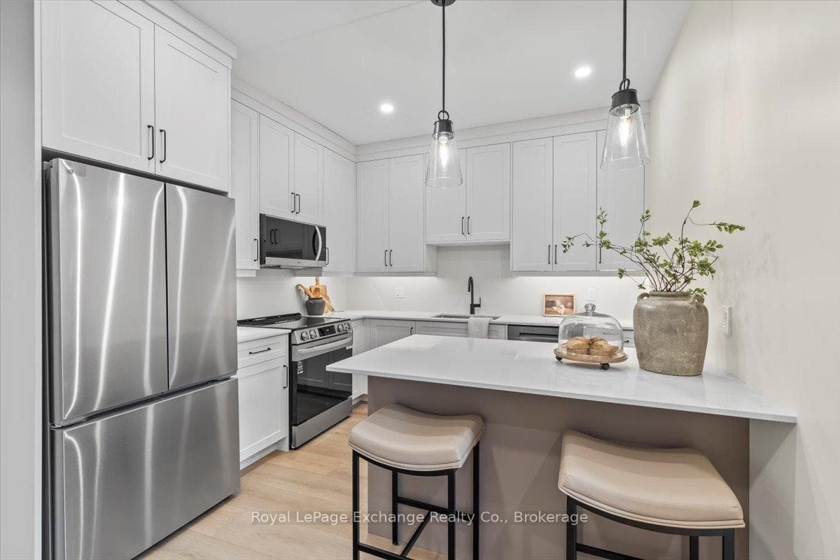 Unit 2 (305) kitchen finishes