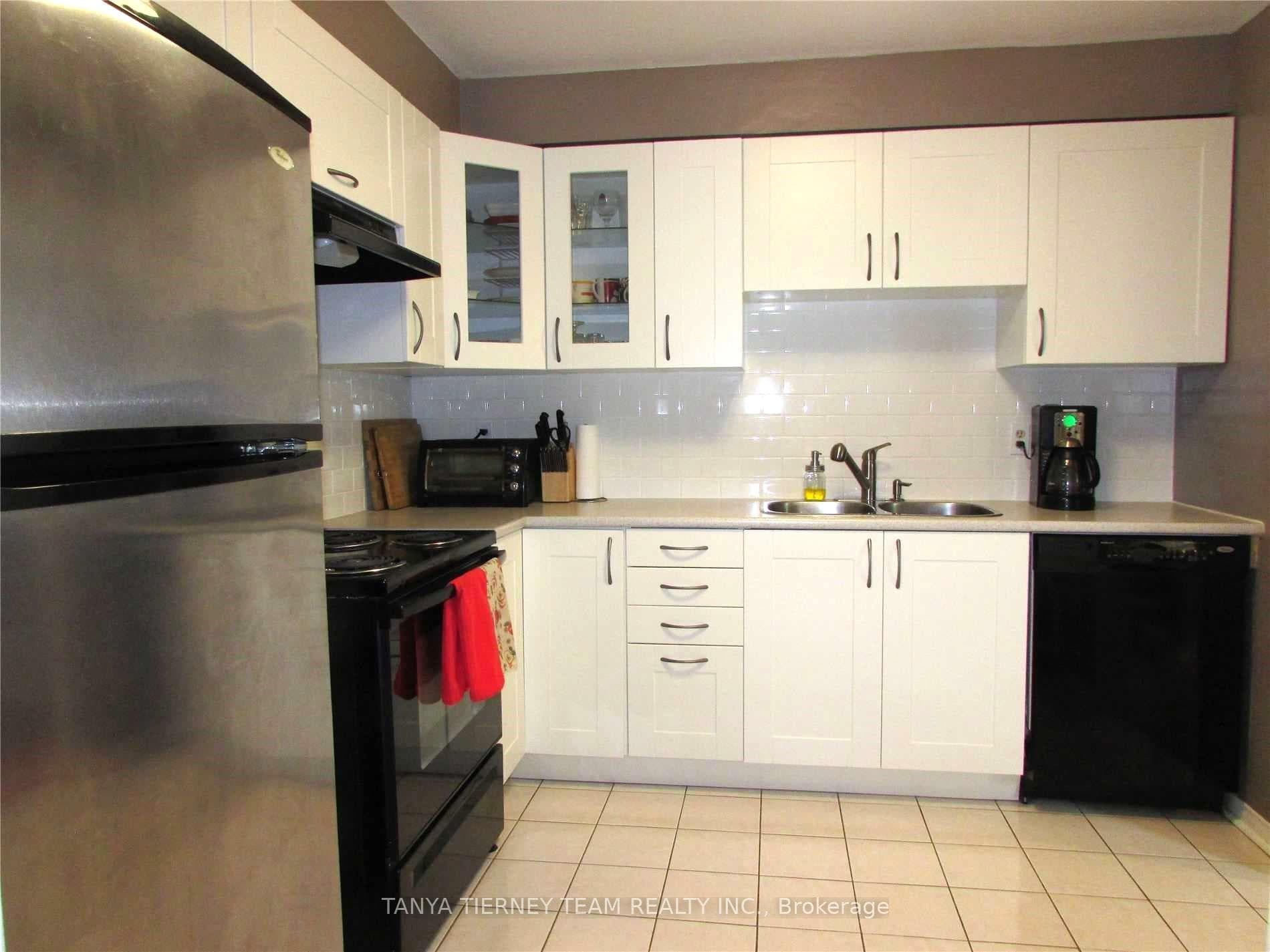 14 Fulton Crescent photo 5