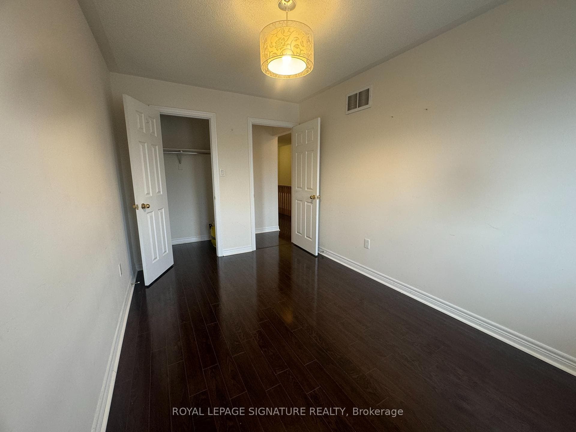 427 Comiskey Crescent photo 24