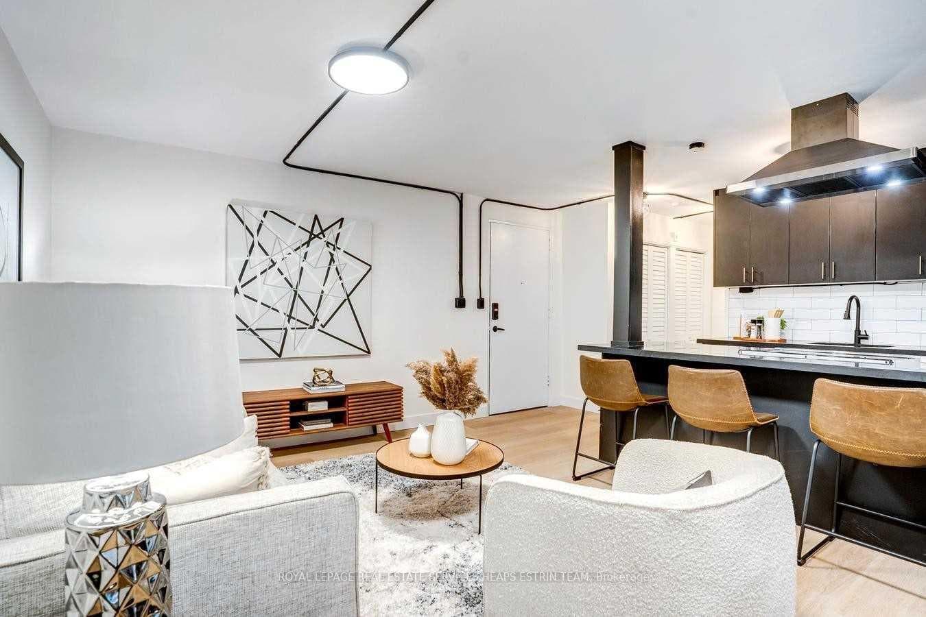 420 Eglinton Avenue Unit 206 photo 4