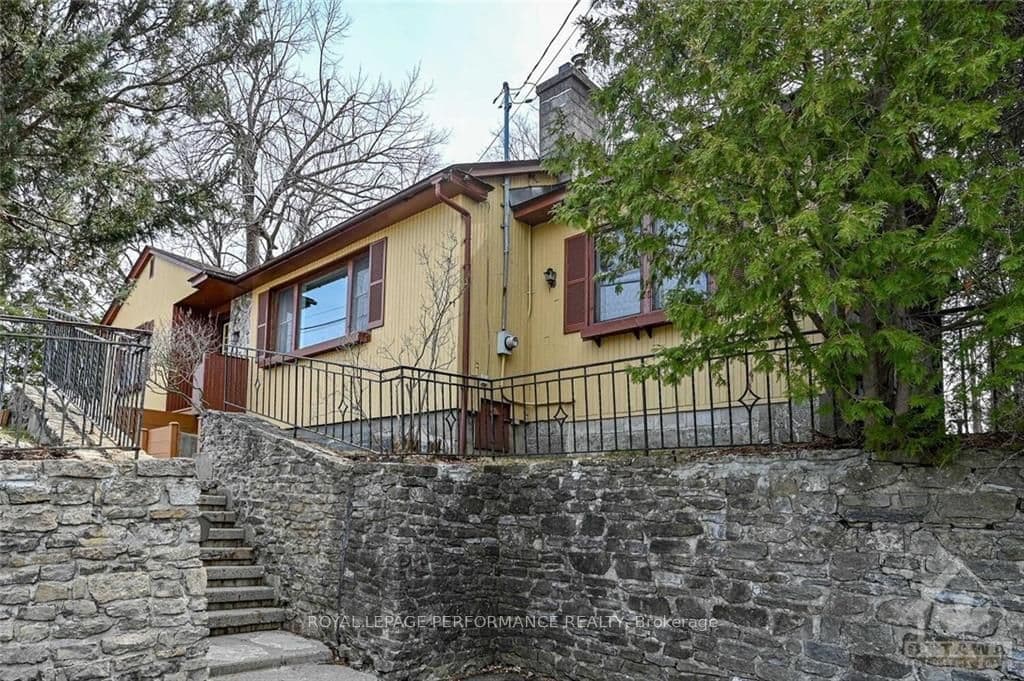 854 WALKLEY Road photo 2