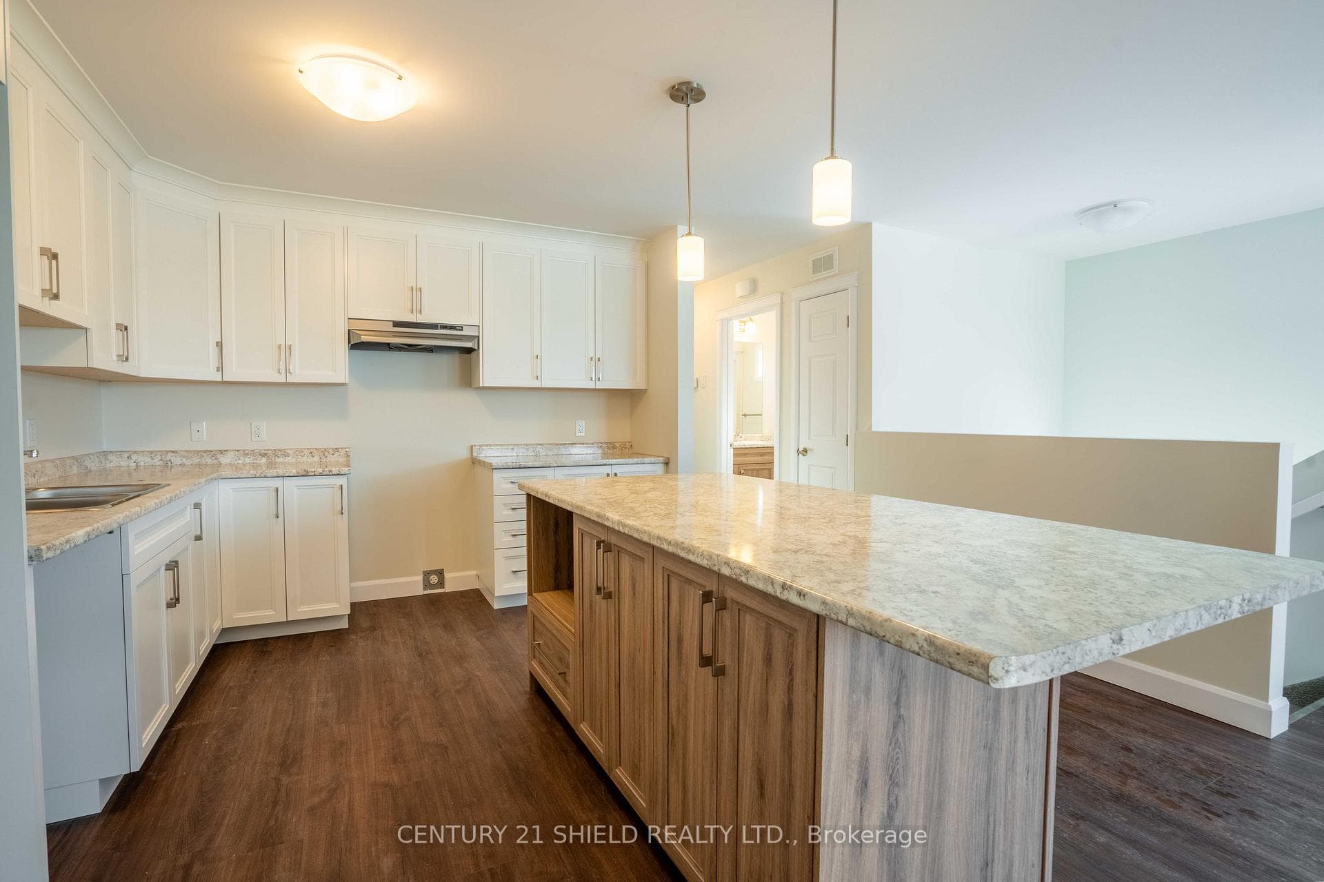 301 Kooiman Avenue photo 5