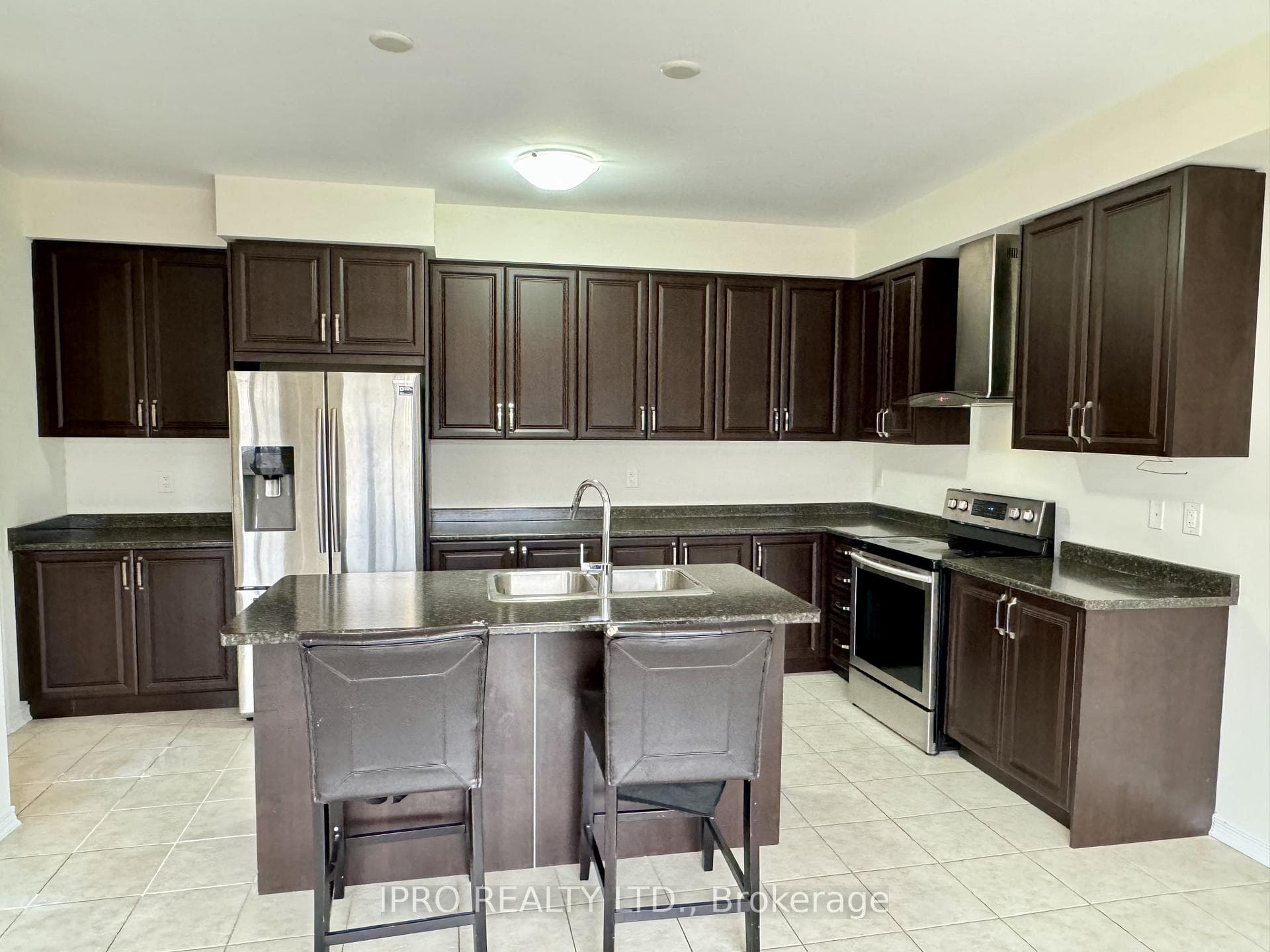 1 Fleming Crescent photo 2