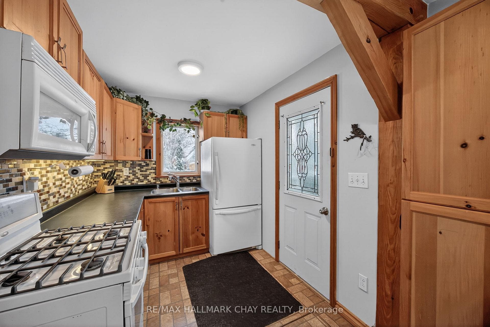 323 BELL Street photo 6