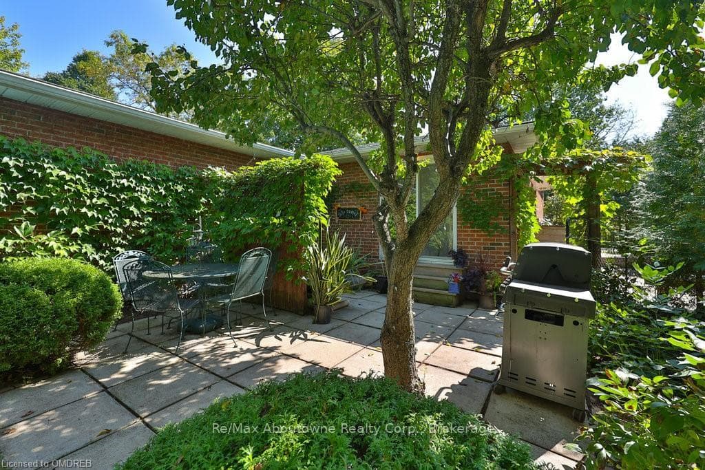 2069 THORNLEA Drive photo 34