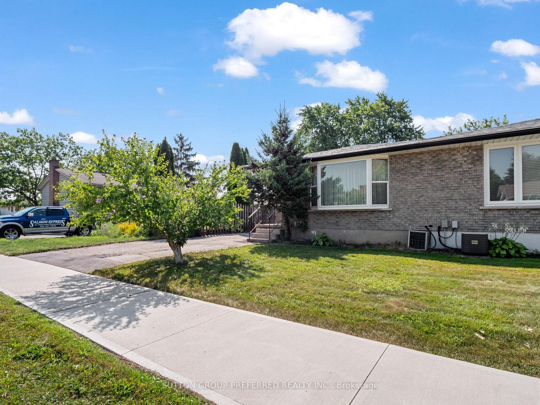 47 Barrington Drive photo 9