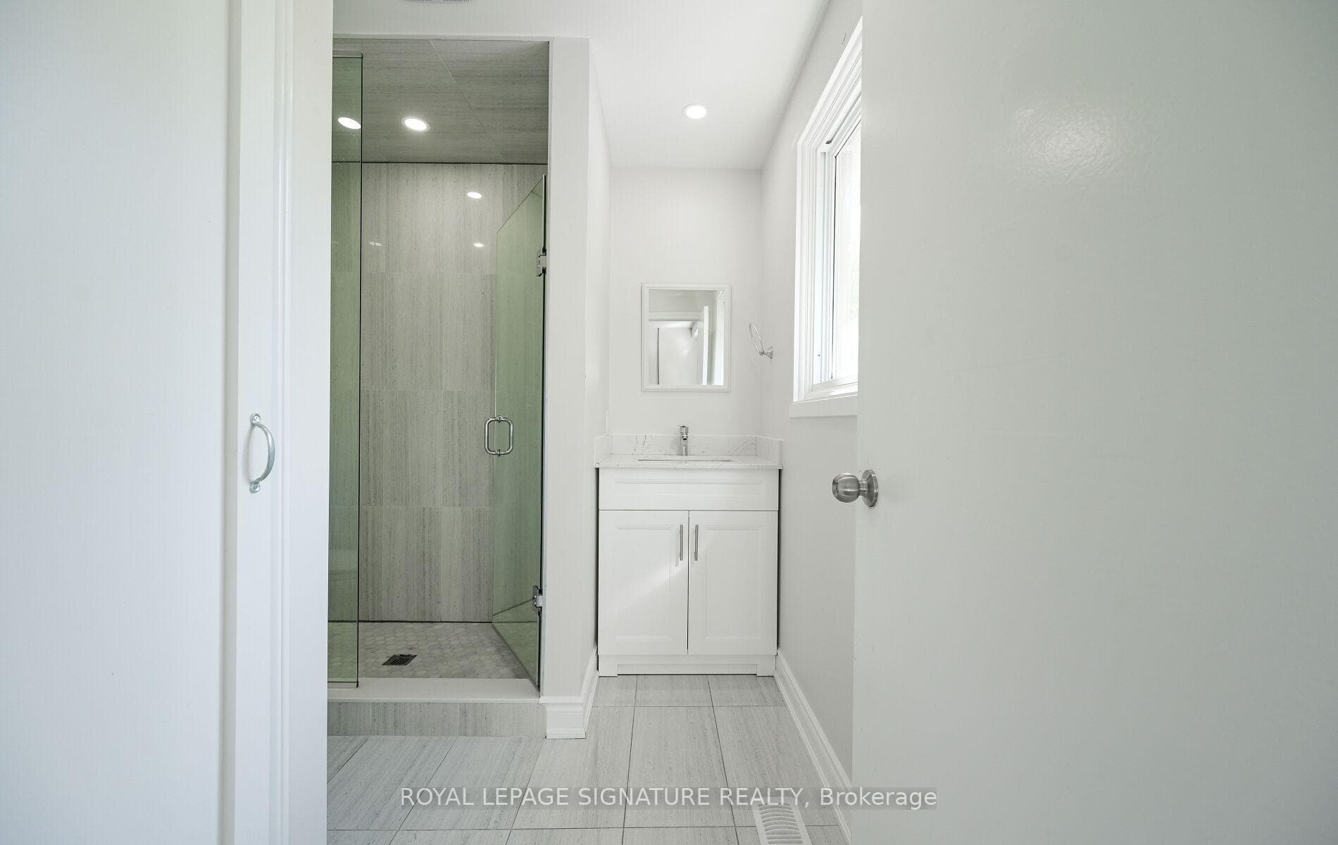 2700 Battleford Road Unit 24 photo 5
