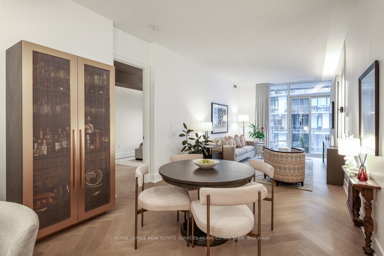29 Queens Quay Unit 916 photo 12