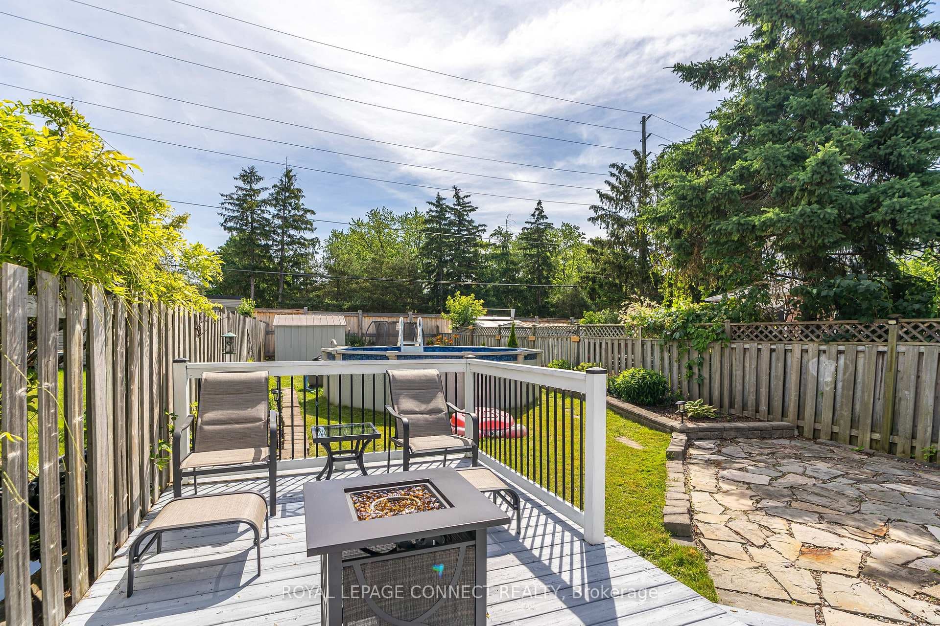 139 Adele Crescent photo 24