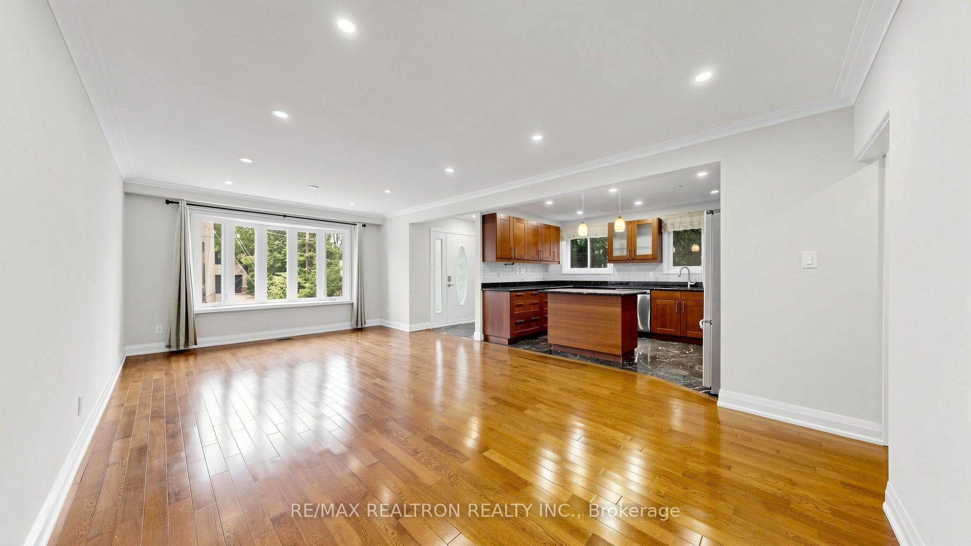 6 Albert Street photo 7
