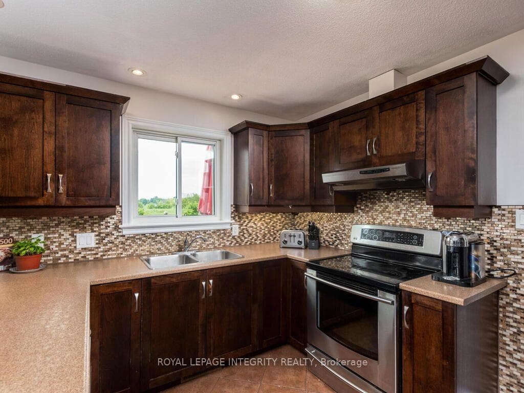 111 Comba Drive photo 11