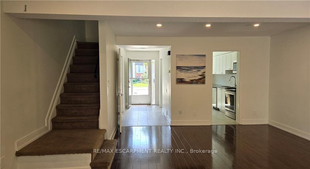 77 Linwell Road Unit 27 photo 4