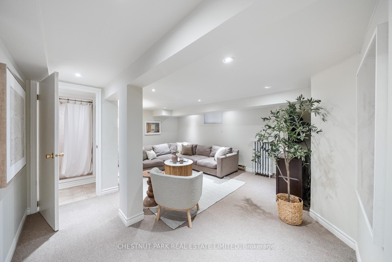 17 Glen Stewart Avenue photo 34