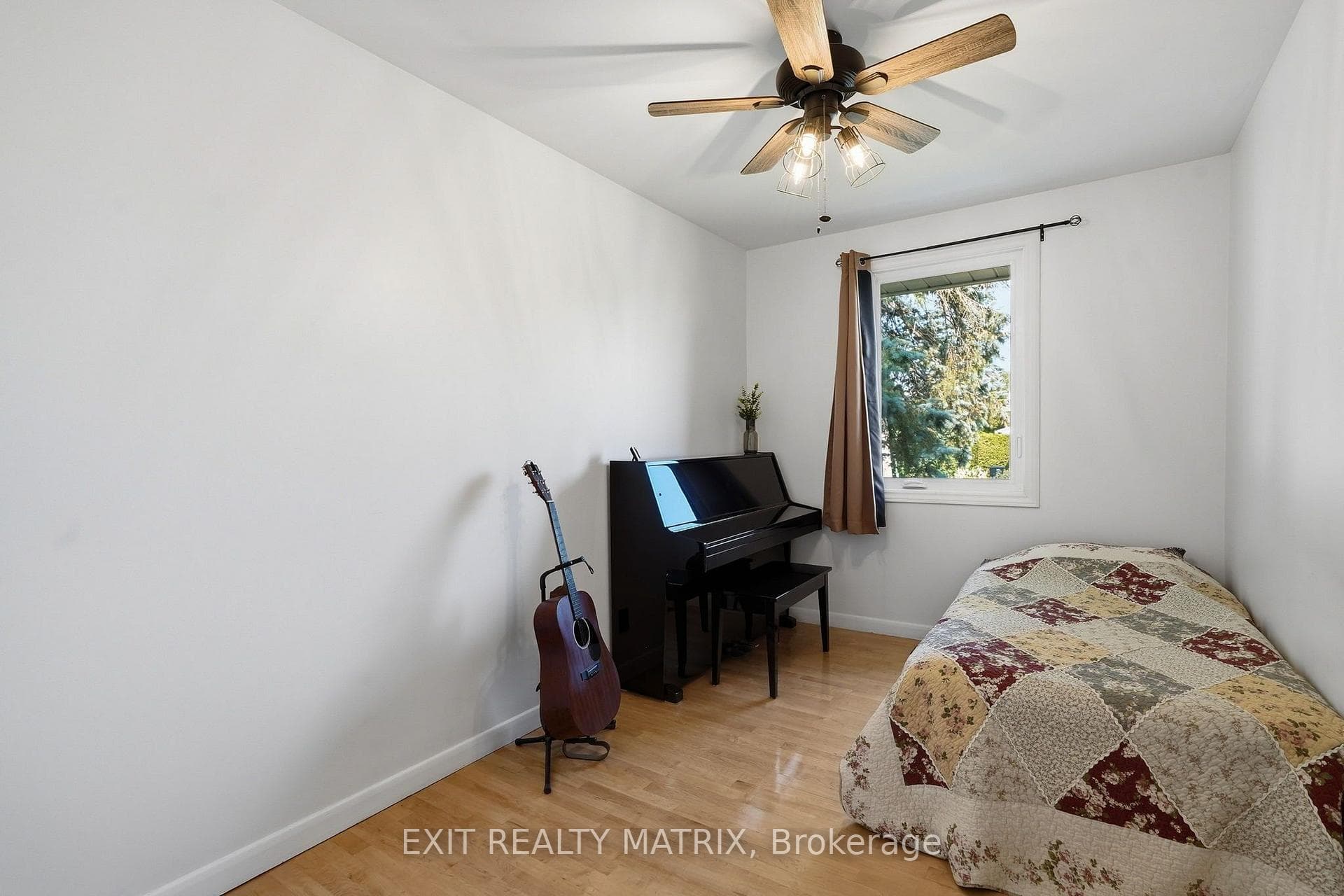 693 Cartier Street photo 17