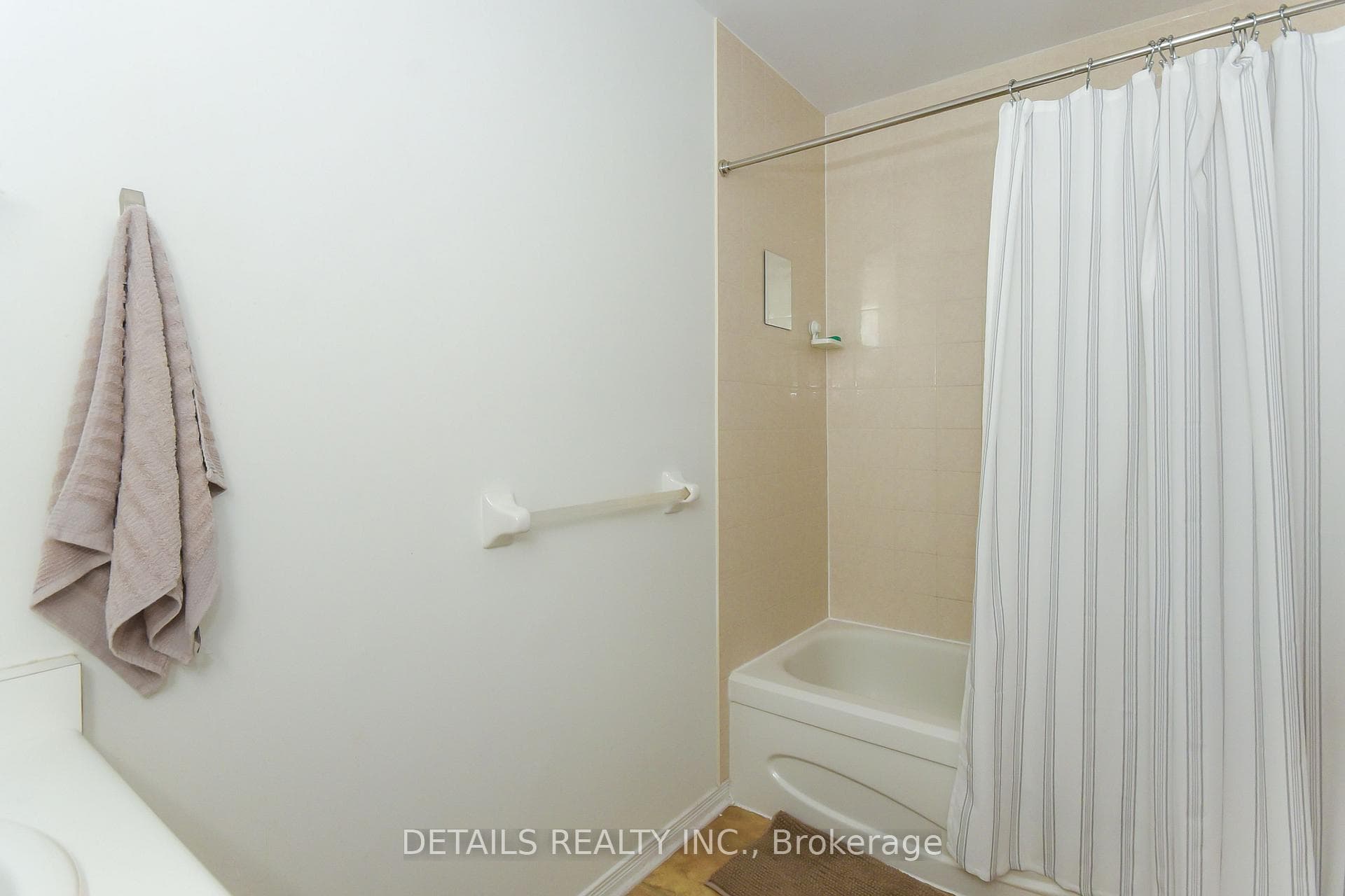 158 Forward Avenue photo 30