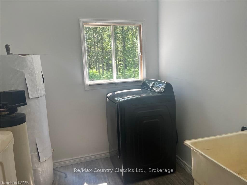 1230 HARLOWE Road photo 16