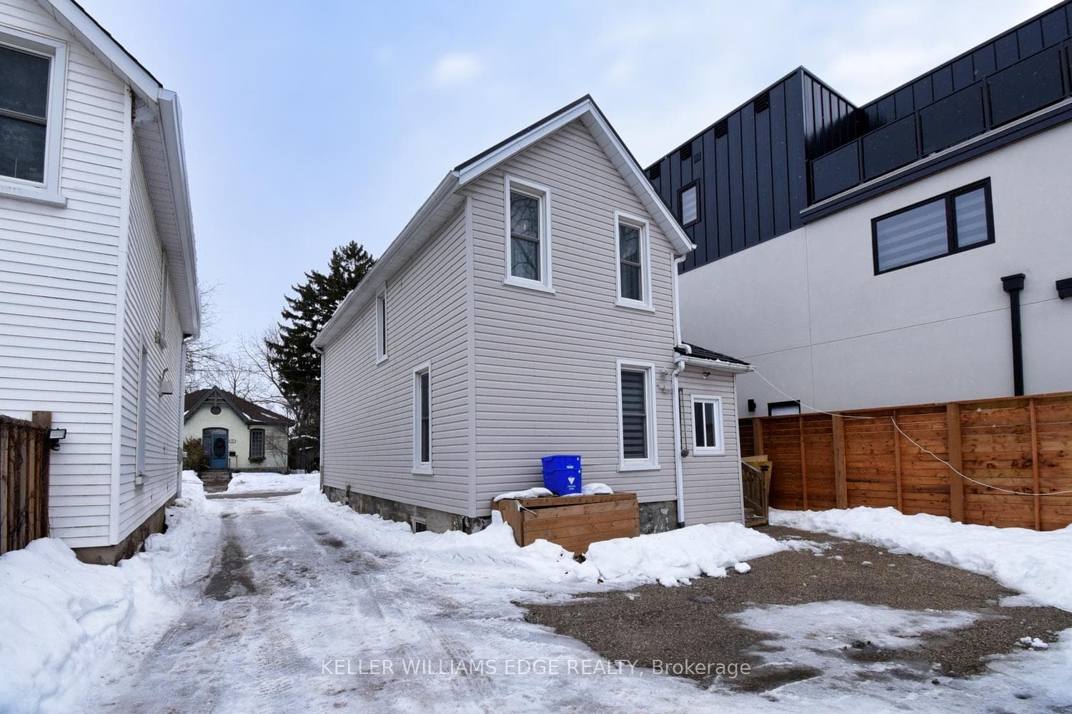 89 Oak Street photo 31