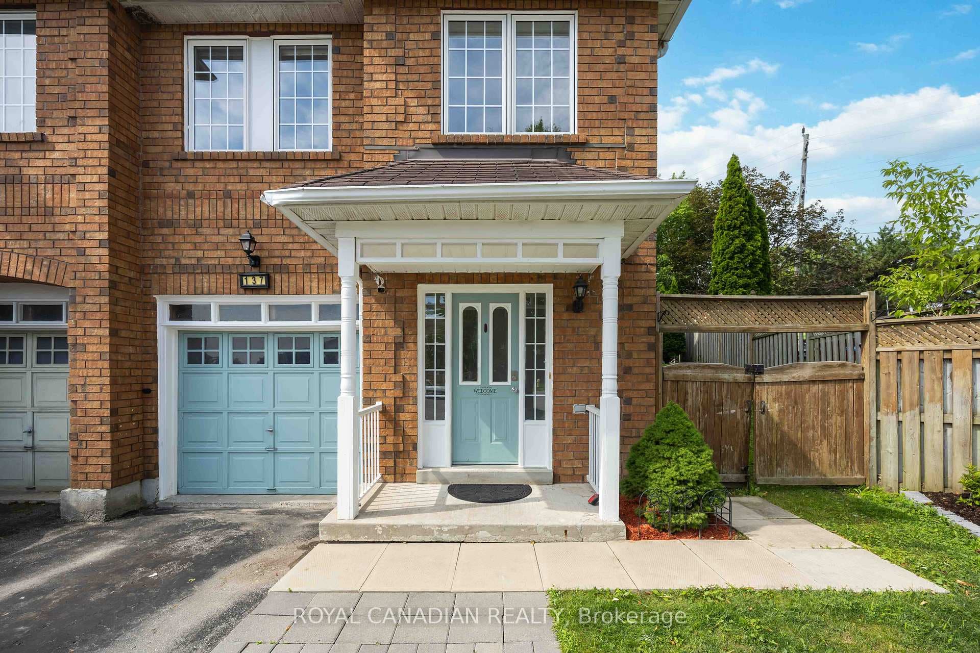 137 Stokely Crescent photo 4