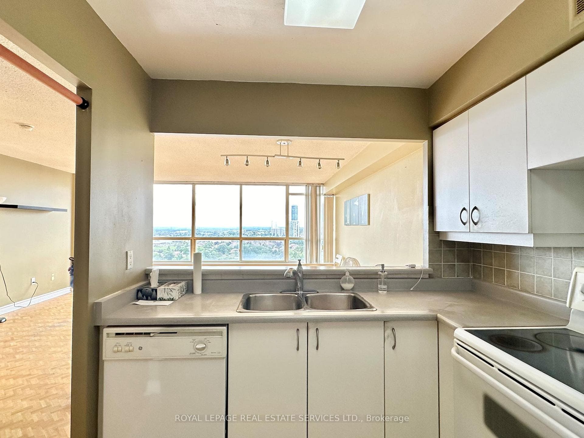 55 Elm Drive Unit 2302 photo 12