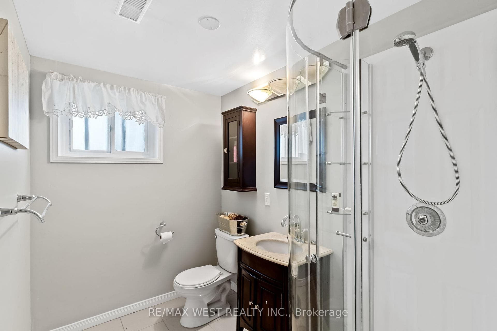 28 Hamilton Hall Drive photo 23