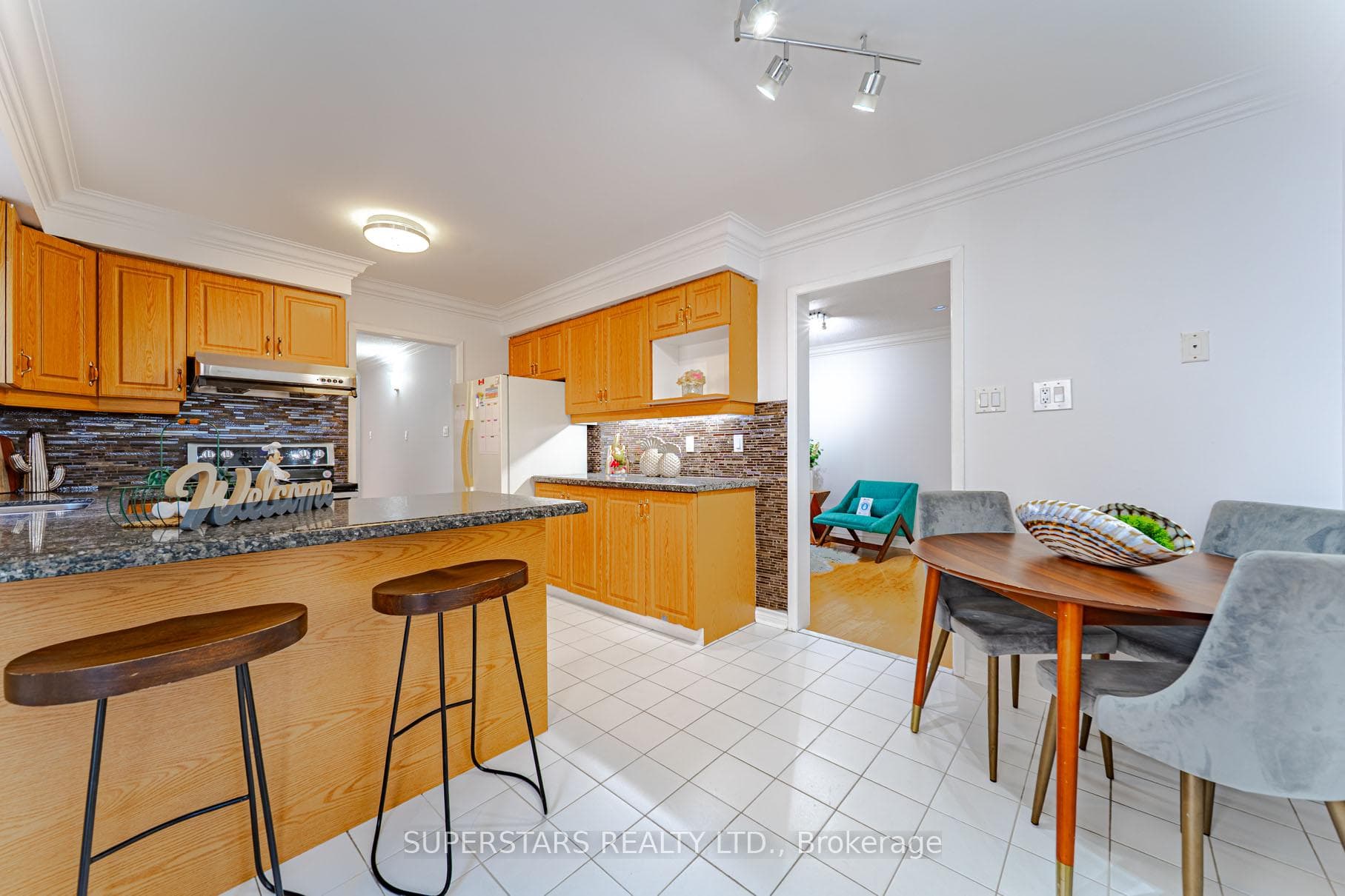 160 Galbraith Crescent photo 15