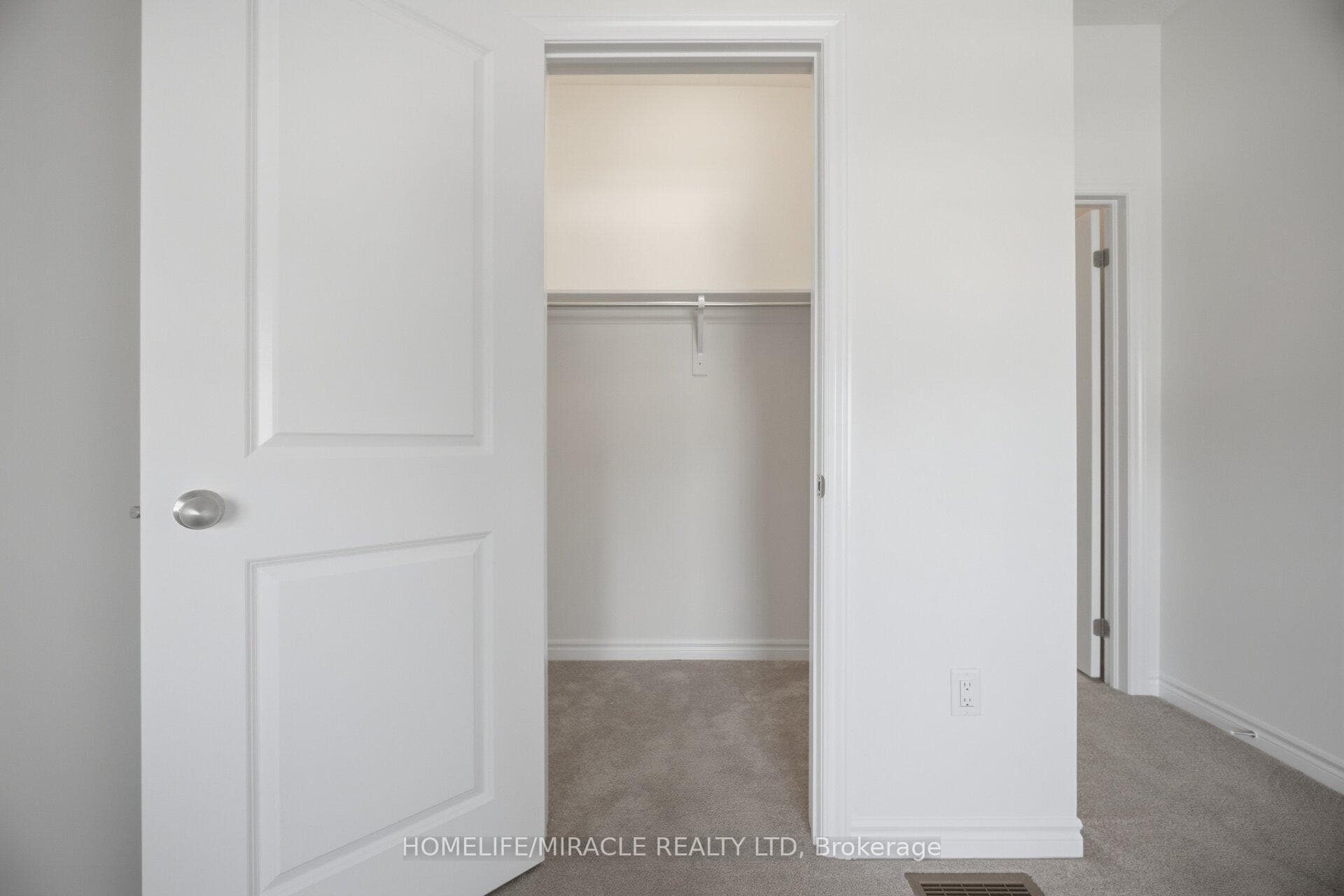 19 Donald Ficht Crescent photo 22