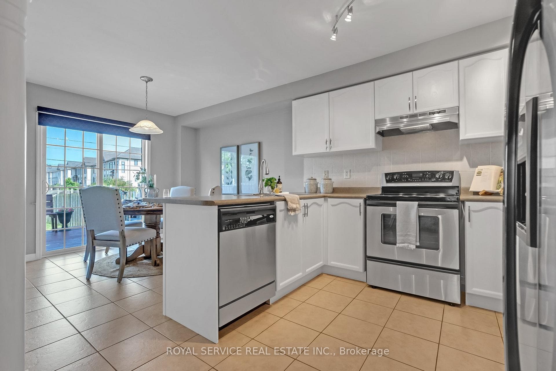 31 Lunney Crescent photo 11