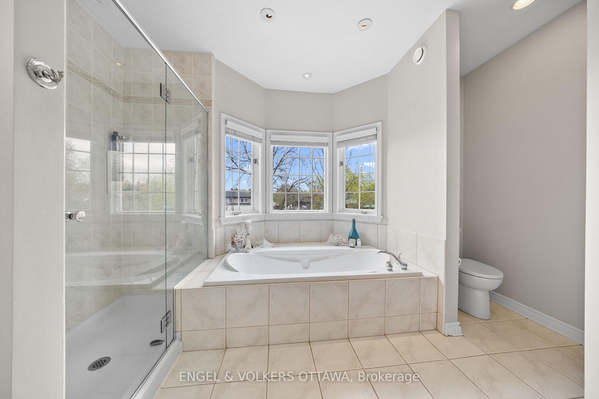 1014 Stormont Street photo 27