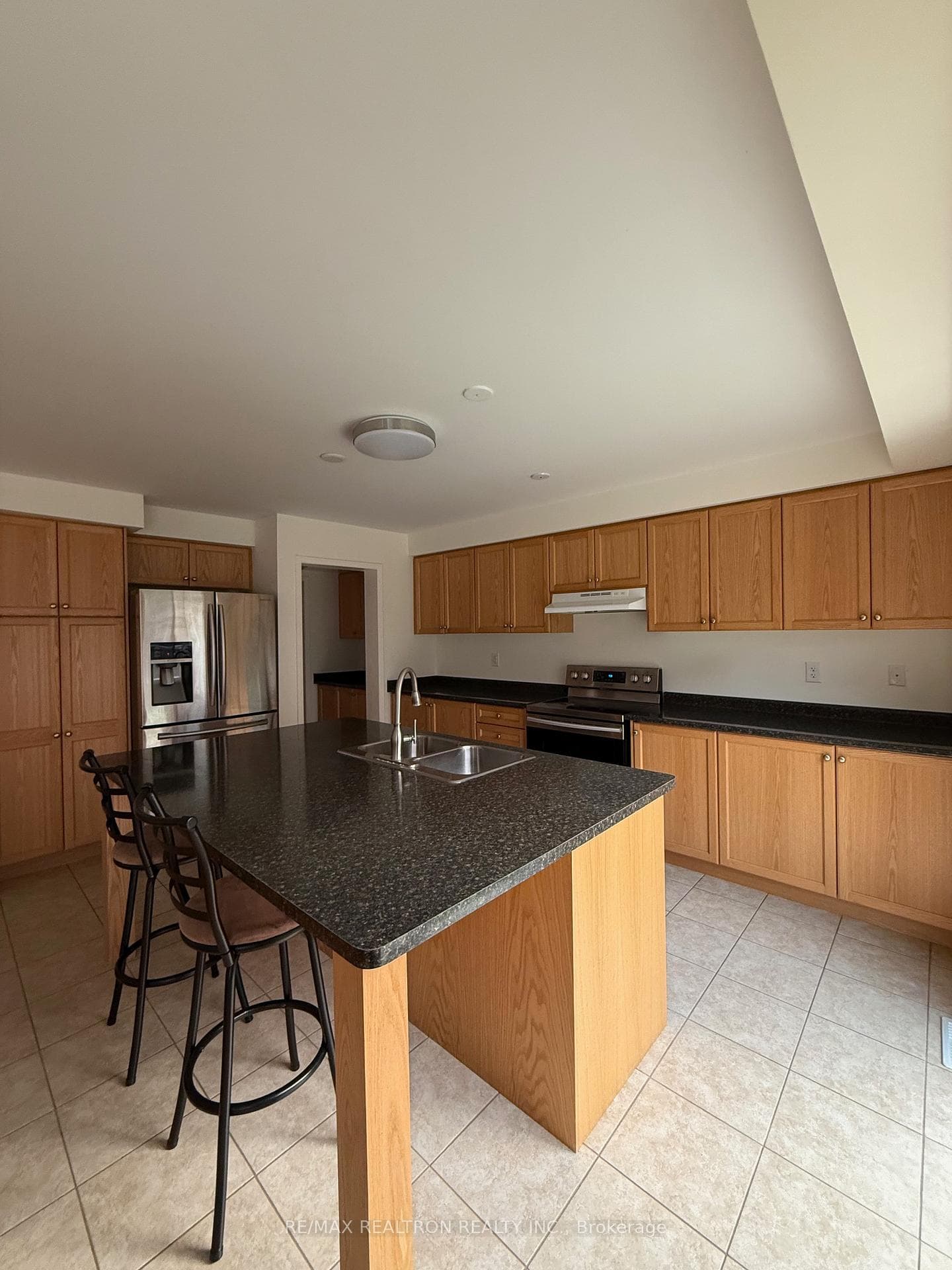 45 Skelton Crescent photo 5