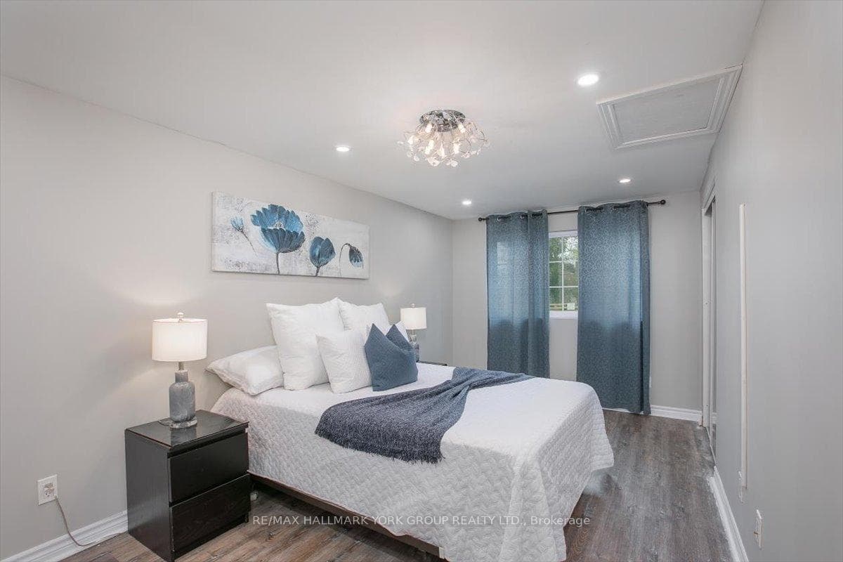 21 Lakeshore Road photo 18