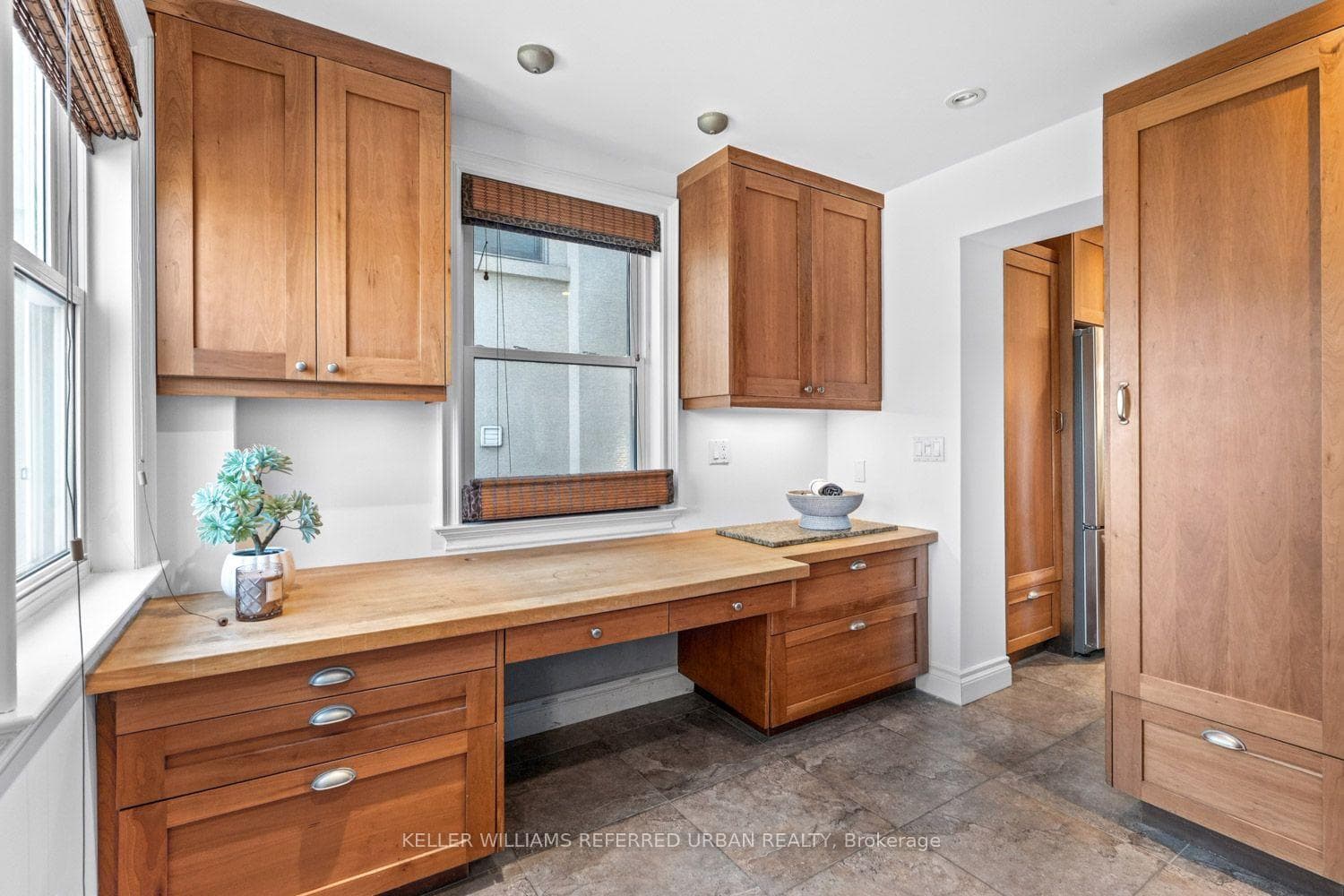 327 Bessborough Drive photo 15