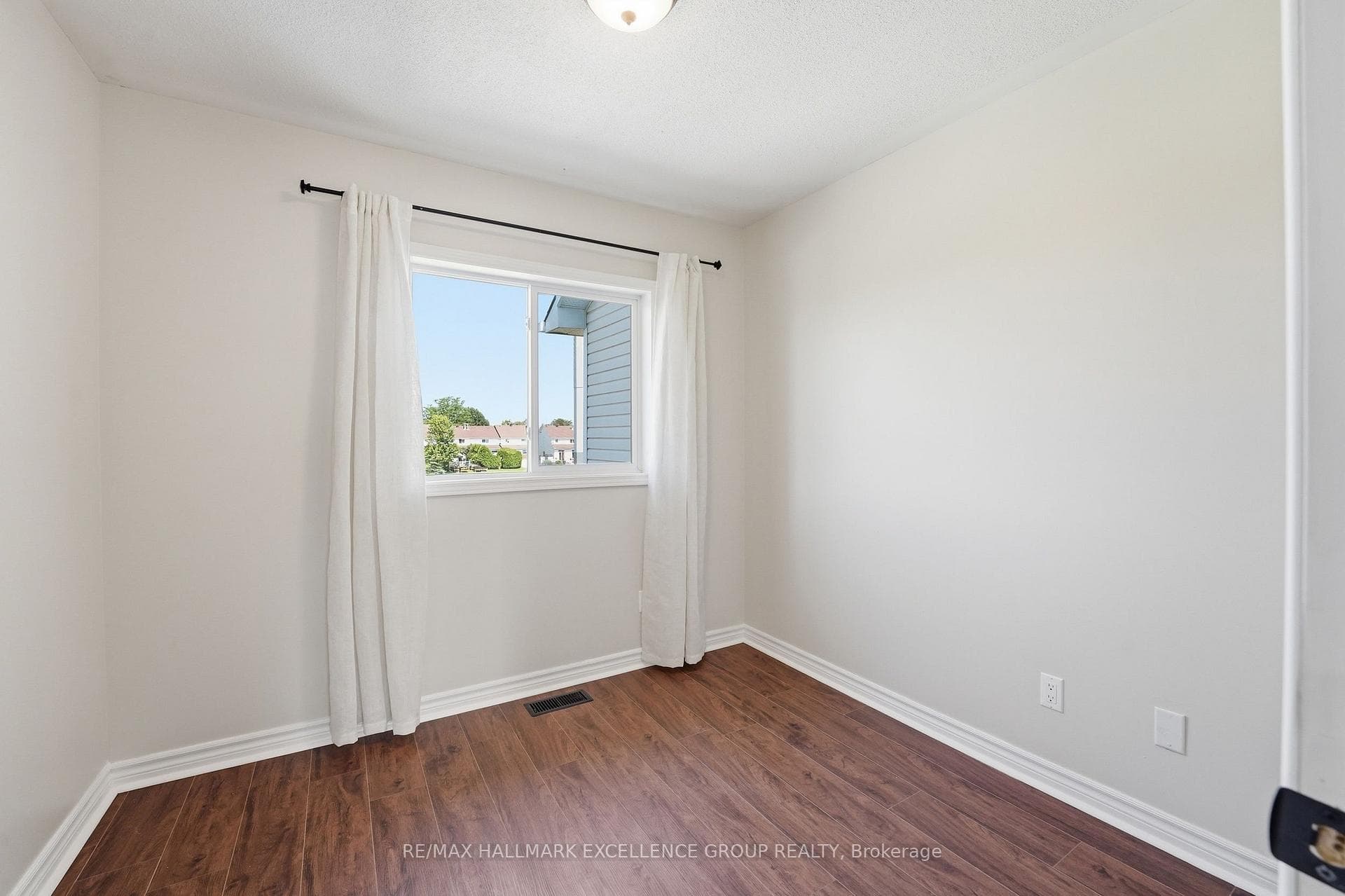 887 Nesting Way photo 31