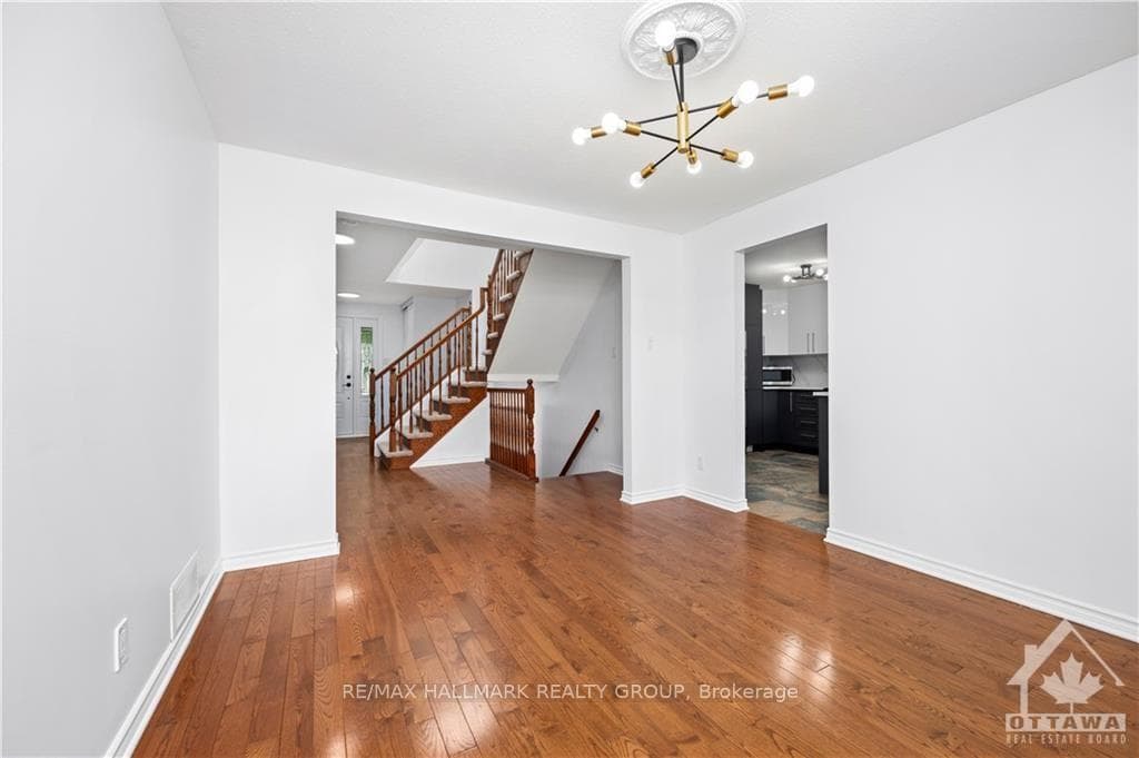 1843 THISTLELEAF Crescent photo 12
