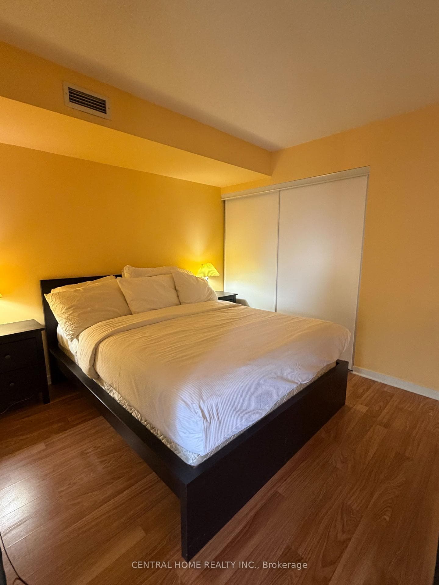 76 Shuter Street Unit 1207 photo 5