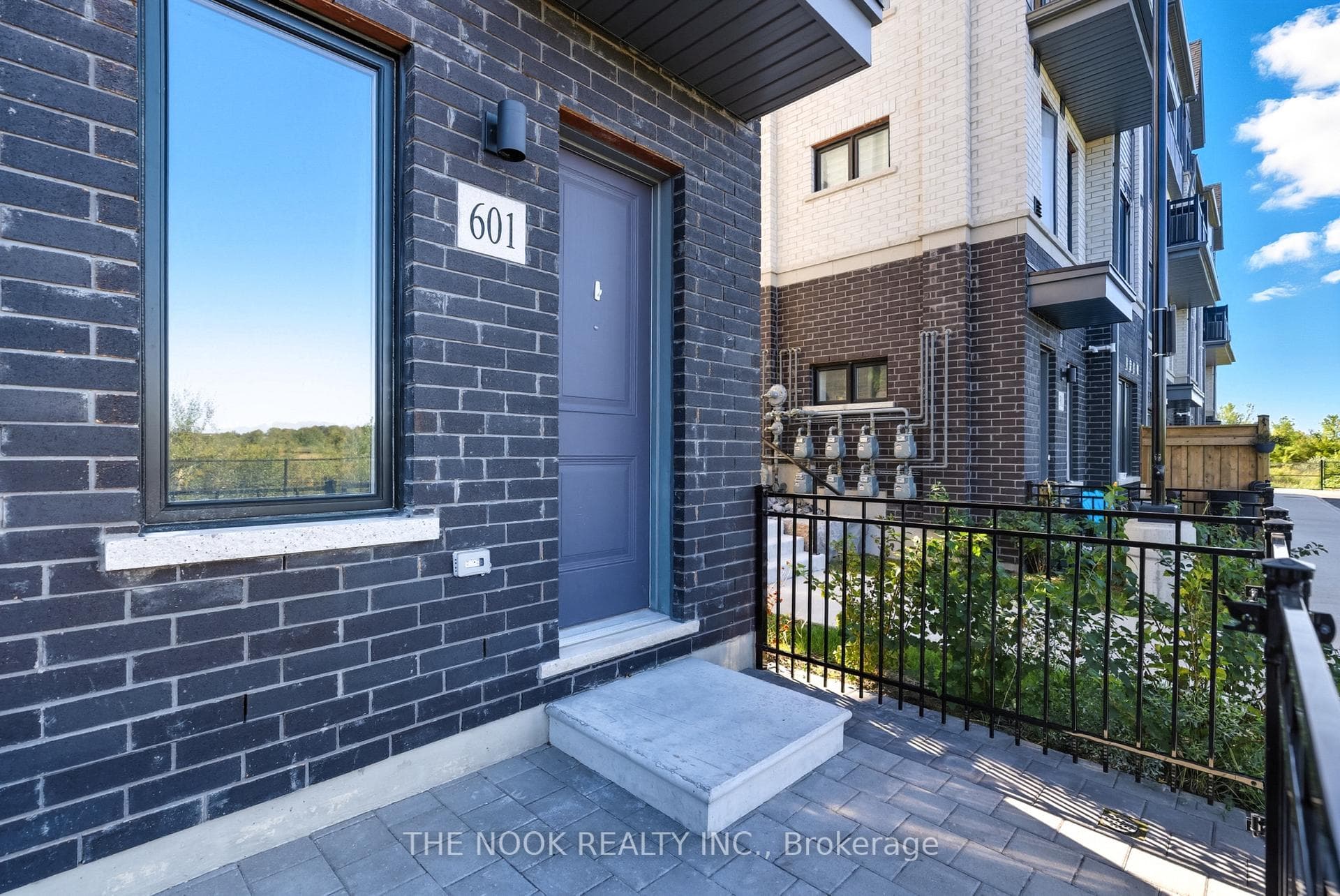160 Densmore Road Unit 601 photo 2