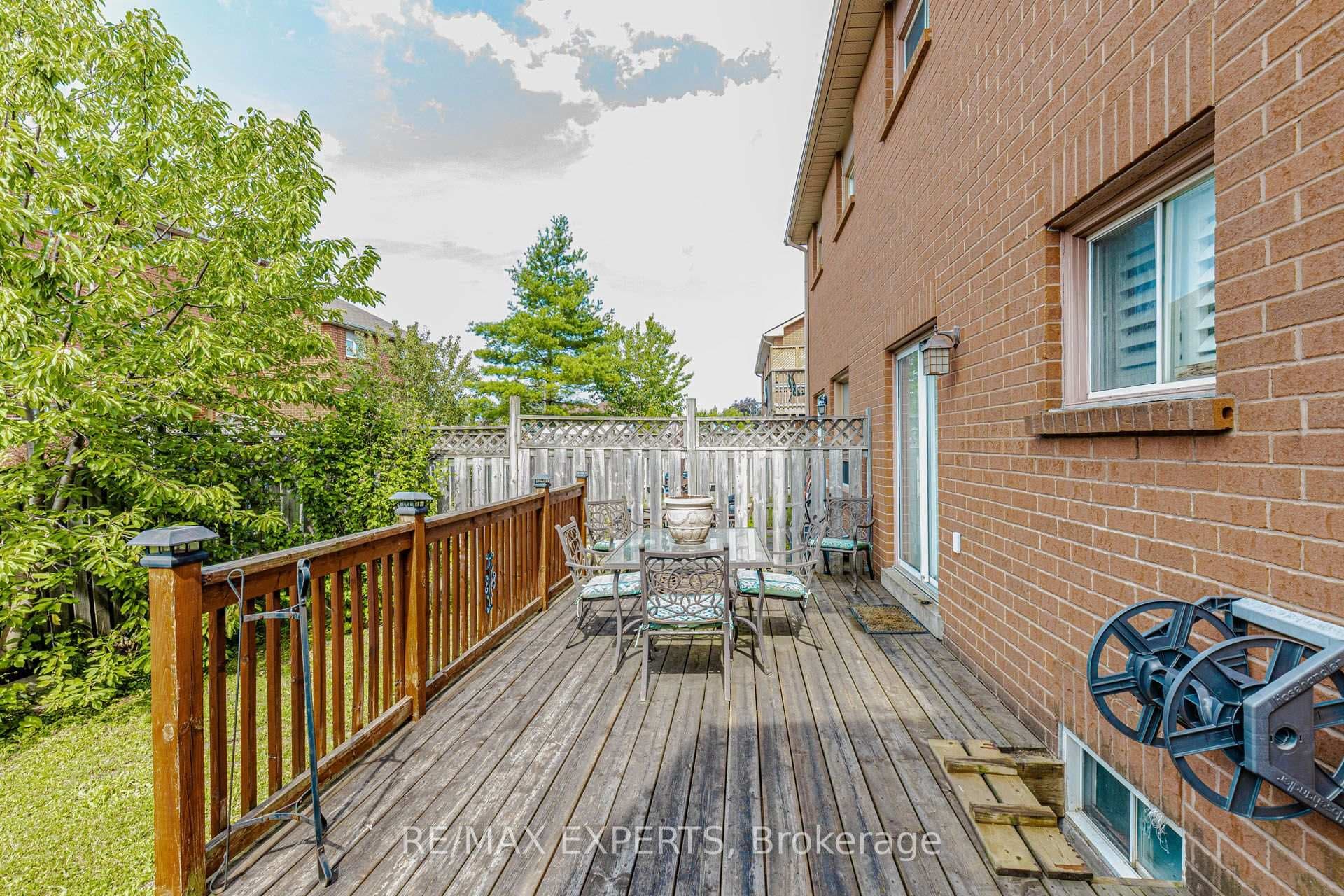 225 Kelso Crescent photo 30