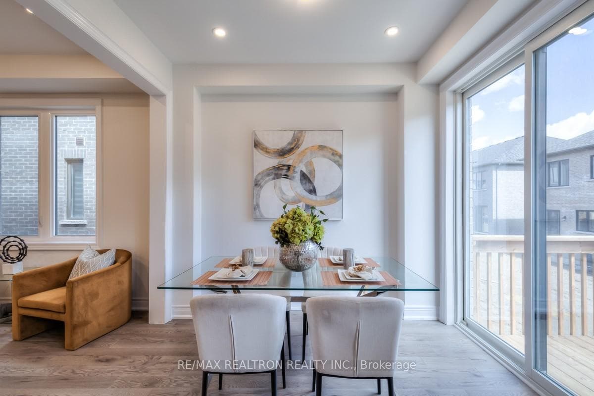 103 Tempel Street photo 20