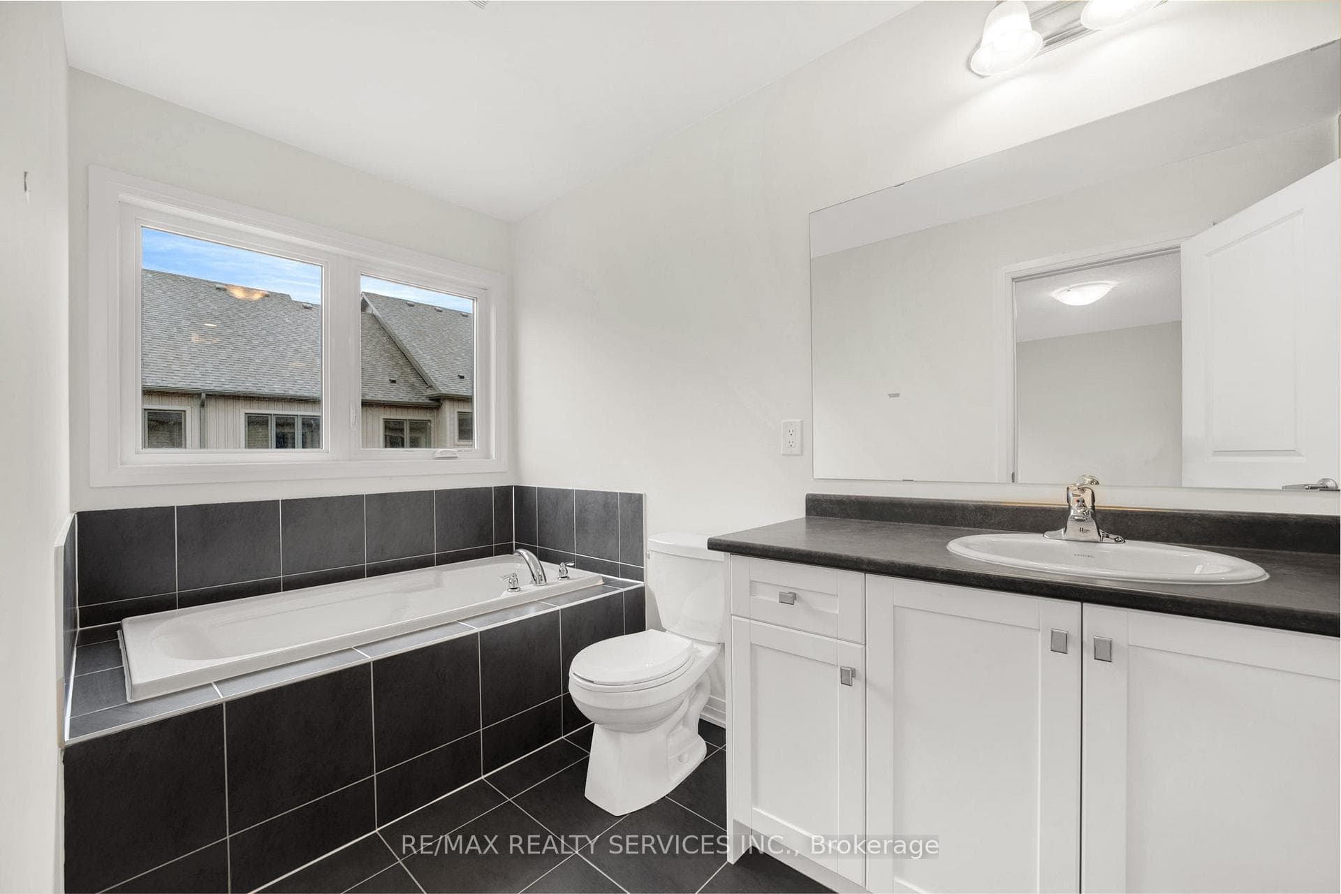 160 Waters Way photo 13